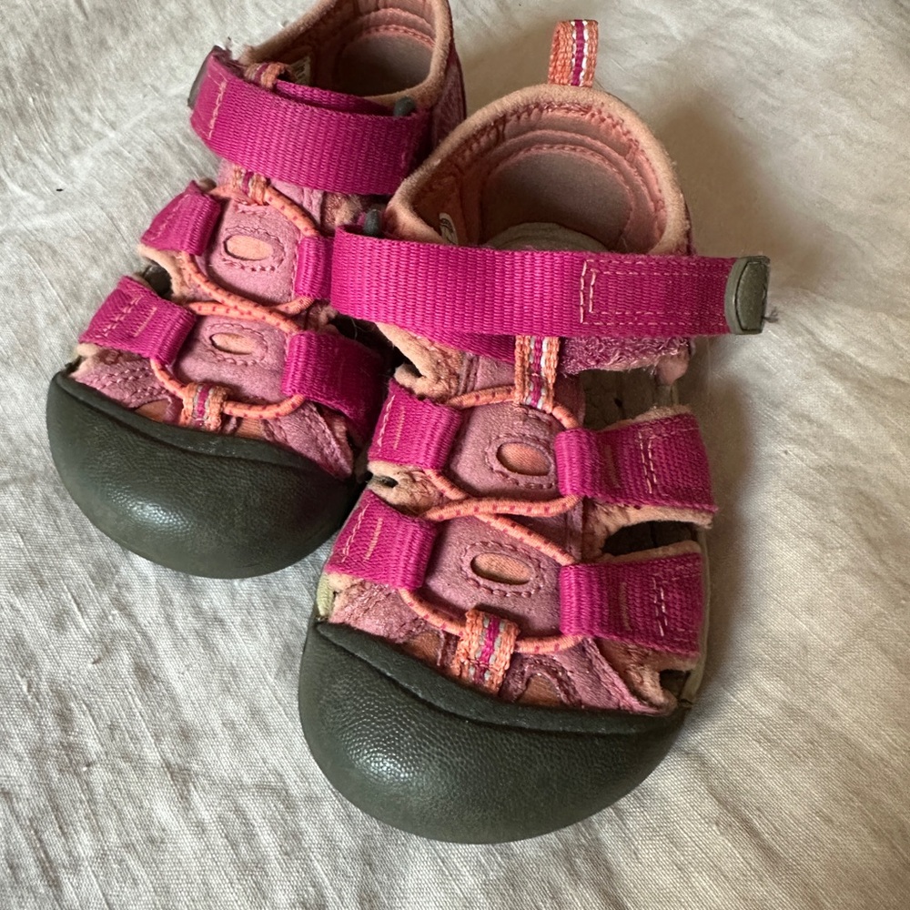 Toddler Girls Pink Keen Sandals size 7